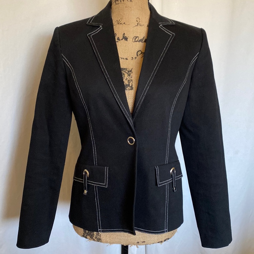 Women’s lines sports jacket